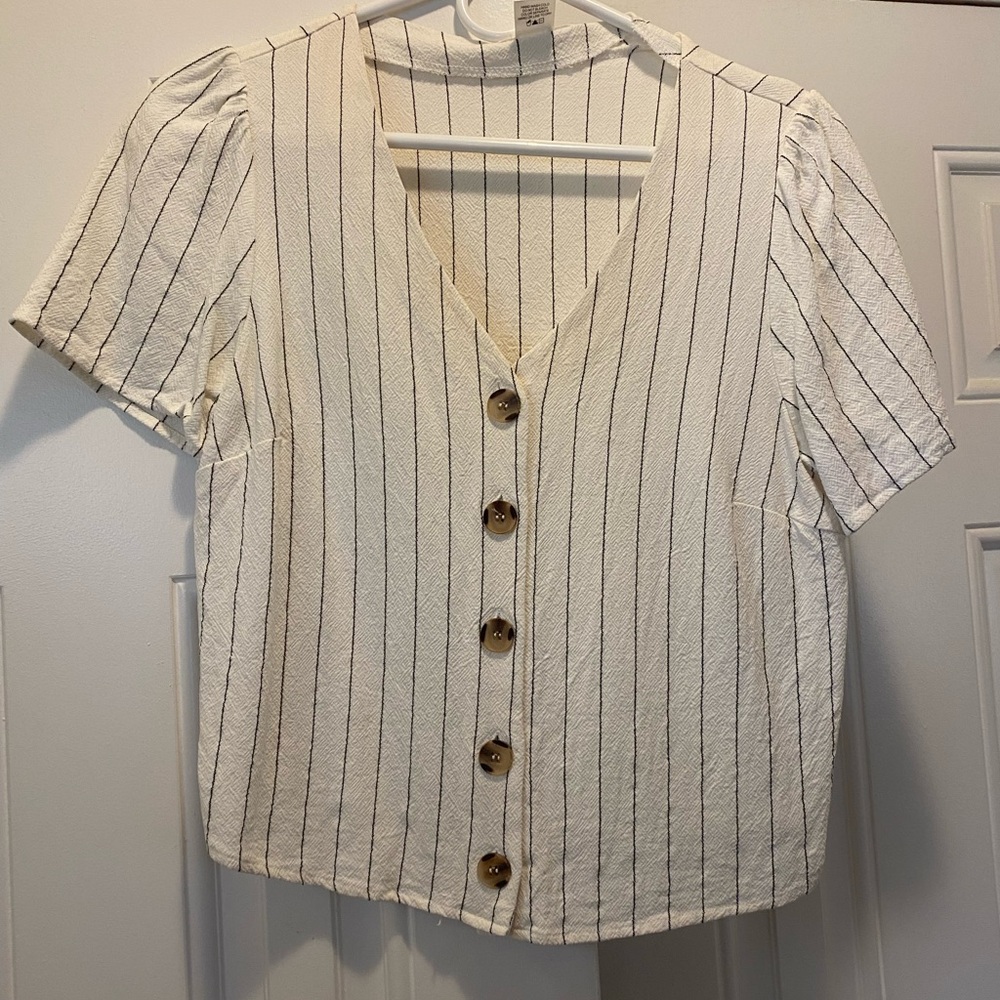 Cropped short sleeve striped top with buttons
